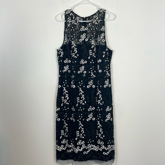 Betsey Johnson Floral Embroidered Lace Mesh
Black & White Sheath Dress Size 14 - Picture 1 of 13